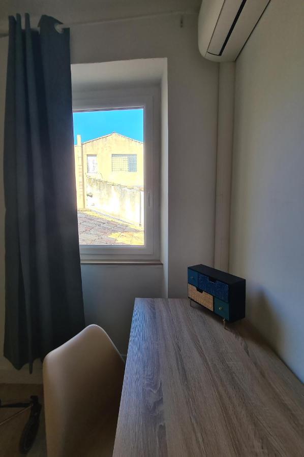 Arenes - T2 Calme Climatise Appartement *